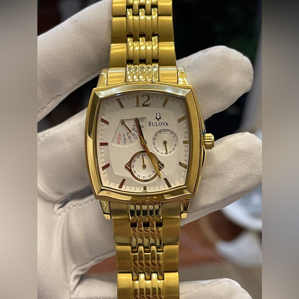 Bulova
Silver colored/Yellow gold toned steel
ref C969744 - Picture 3 of 16